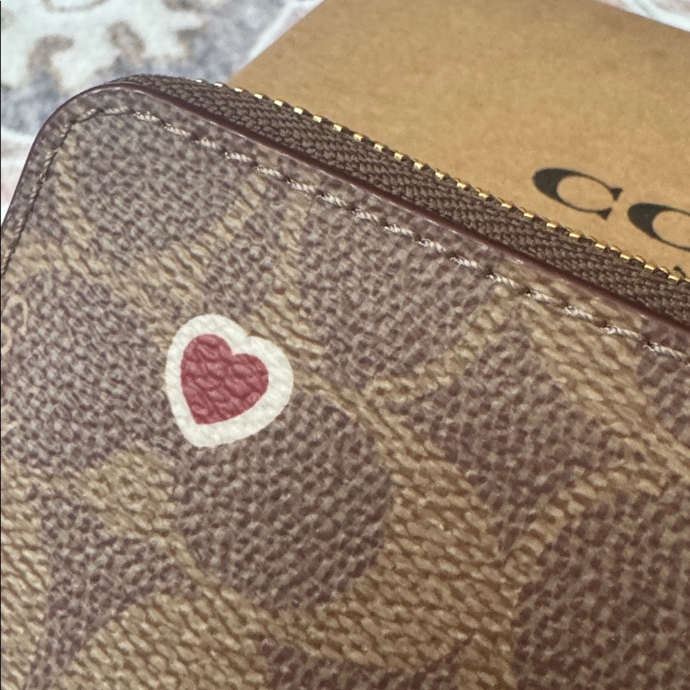 New! Coach Signature Dinosaur Corner Zip Wristlet (model CW856) Brown Wristlet - Picture 9 of 9
